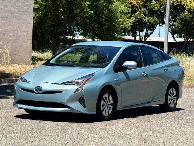 2017 Toyota Prius Three FWD photo