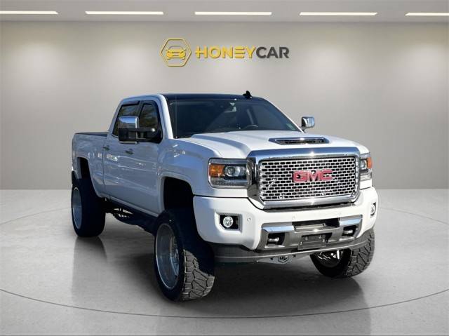 2017 GMC Sierra 2500HD Denali 4WD photo
