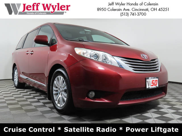 2017 Toyota Sienna XLE Premium FWD photo