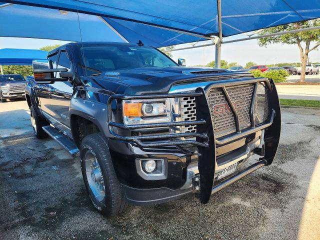 2017 GMC Sierra 2500HD Denali 4WD photo
