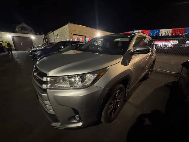 2017 Toyota Highlander XLE AWD photo