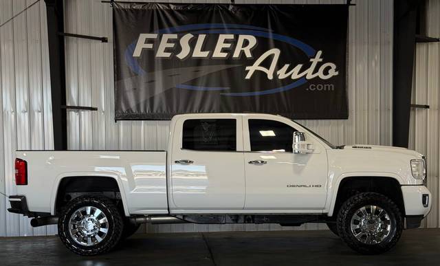 2017 GMC Sierra 2500HD Denali 4WD photo
