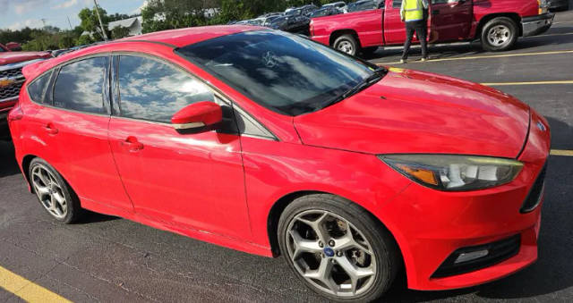 2017 Ford Focus ST FWD photo