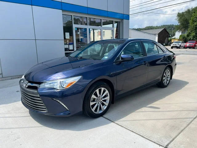 2017 Toyota Camry XLE FWD photo