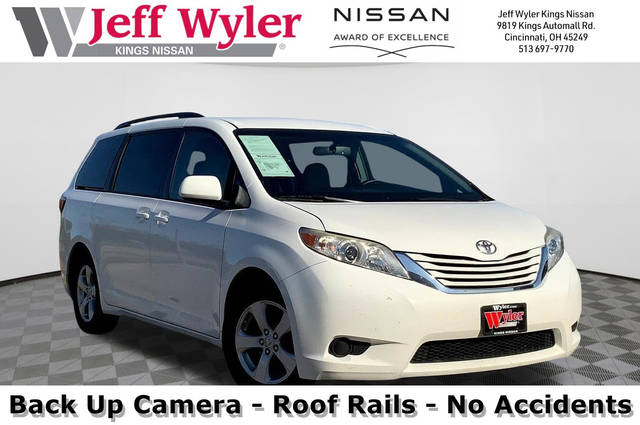 2017 Toyota Sienna LE FWD photo