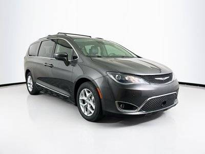 2017 Chrysler Pacifica Minivan Touring-L Plus FWD photo