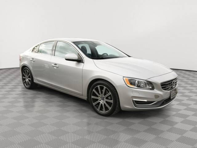 2017 Volvo S60 Inscription Platinum AWD photo