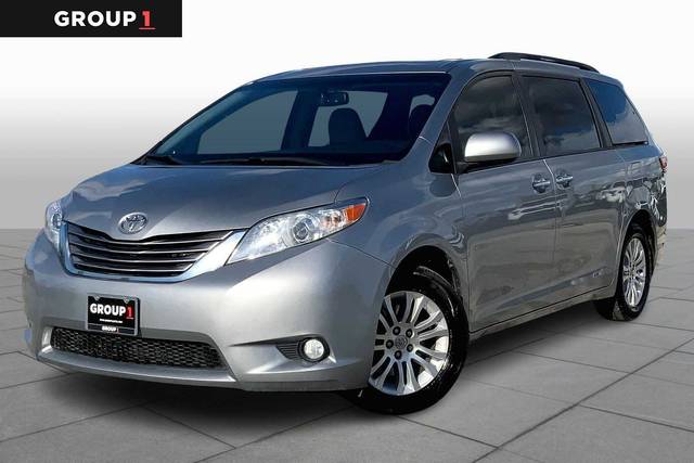 2017 Toyota Sienna XLE FWD photo