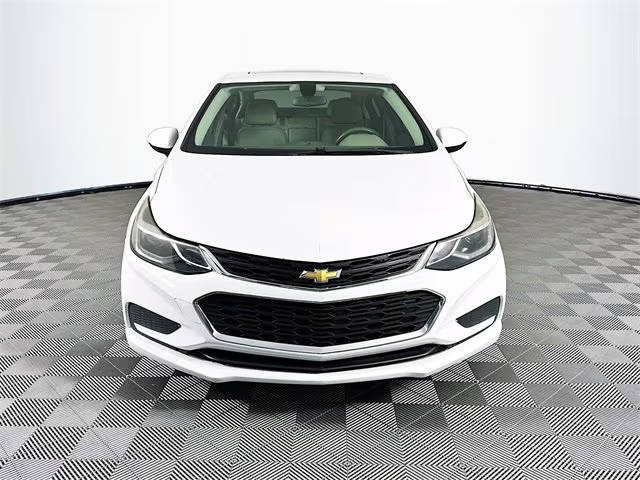 2017 Chevrolet Cruze LT FWD photo