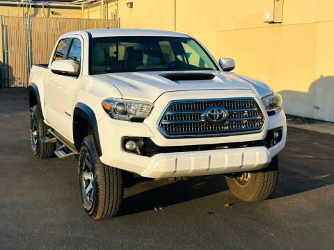 2017 Toyota Tacoma SR5 4WD photo