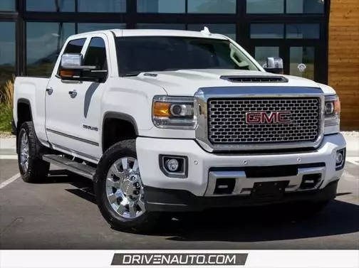 2017 GMC Sierra 2500HD Denali 4WD photo