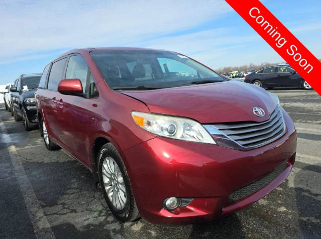 2017 Toyota Sienna XLE FWD photo