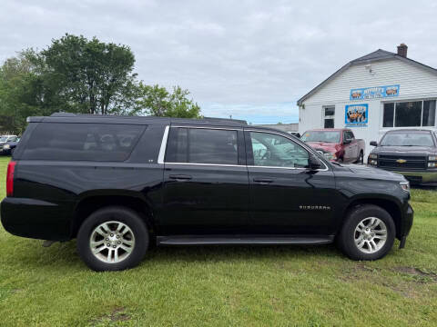 2017 Chevrolet Suburban LT 4WD photo