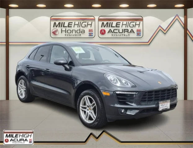 2017 Porsche Macan  AWD photo