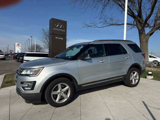 2017 Ford Explorer XLT 4WD photo
