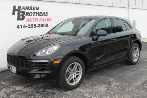 2017 Porsche Macan  AWD photo