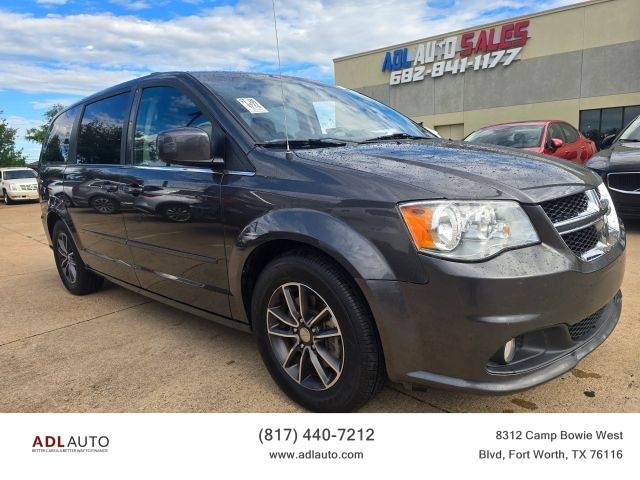 2017 Dodge Grand Caravan SXT FWD photo