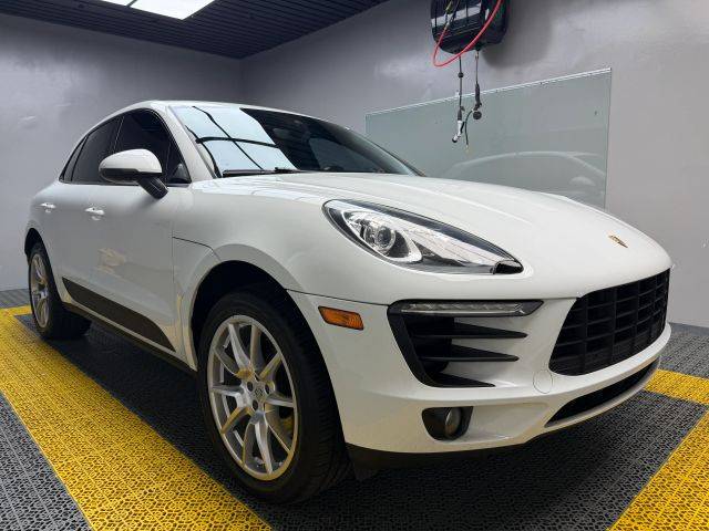 2017 Porsche Macan AWD photo