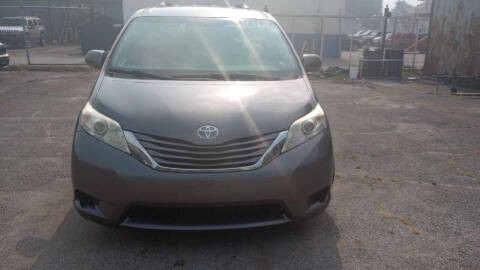 2017 Toyota Sienna LE FWD photo