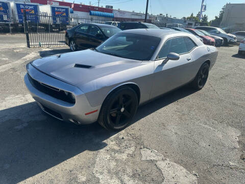 2017 Dodge Challenger SXT RWD photo