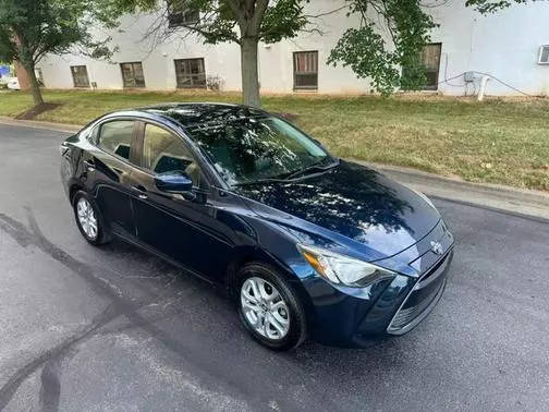 2017 Toyota Yaris  FWD photo