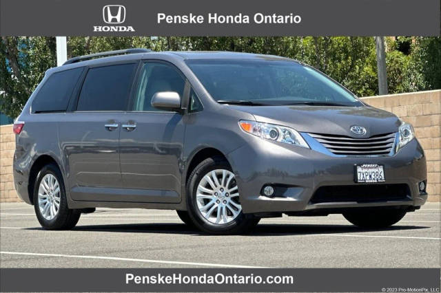 2017 Toyota Sienna XLE FWD photo