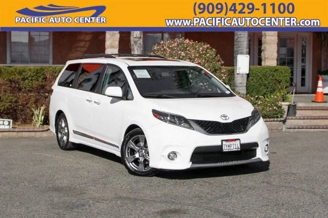 2017 Toyota Sienna SE FWD photo