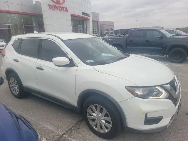 2017 Nissan Rogue S FWD photo