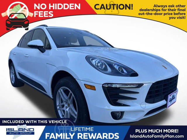 2017 Porsche Macan  AWD photo