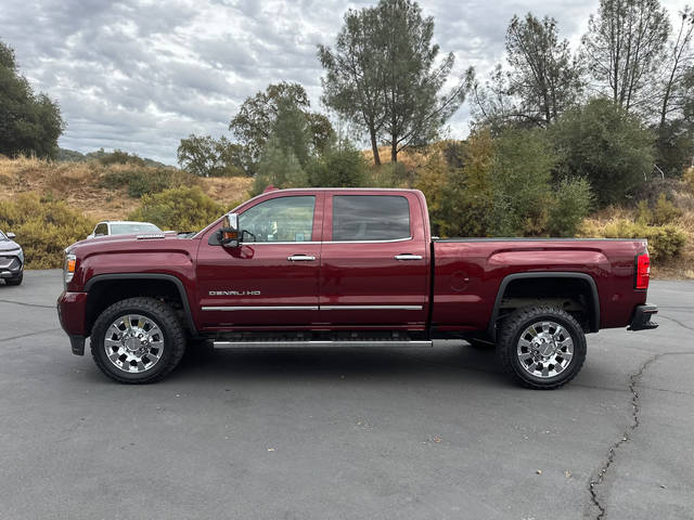 2017 GMC Sierra 2500HD Denali 4WD photo