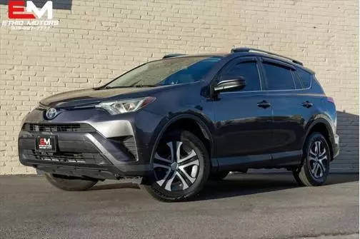 2017 Toyota RAV4 LE AWD photo