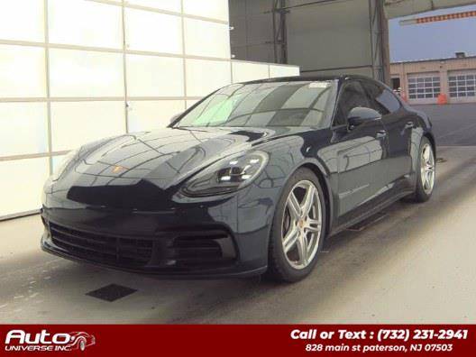2017 Porsche Panamera  RWD photo