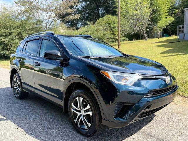 2017 Toyota RAV4 LE FWD photo