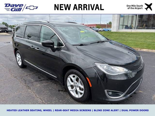 2017 Chrysler Pacifica Minivan Touring-L Plus FWD photo