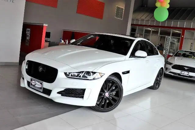 2017 Jaguar XE 35t R-Sport AWD photo