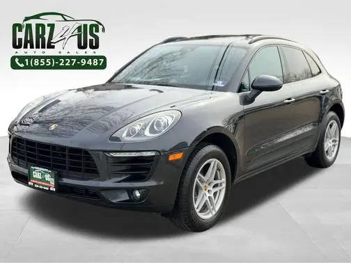 2017 Porsche Macan  AWD photo