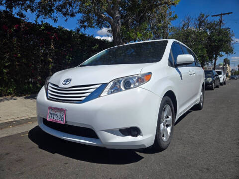 2017 Toyota Sienna LE FWD photo