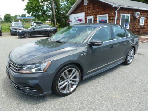 2017 Volkswagen Passat R-Line w/Comfort Pkg FWD photo