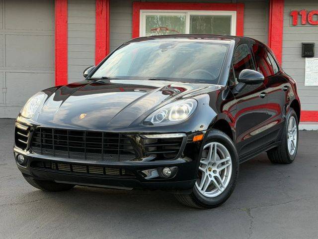 2017 Porsche Macan AWD photo