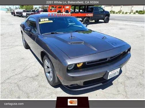 2016 Dodge Challenger SXT RWD photo
