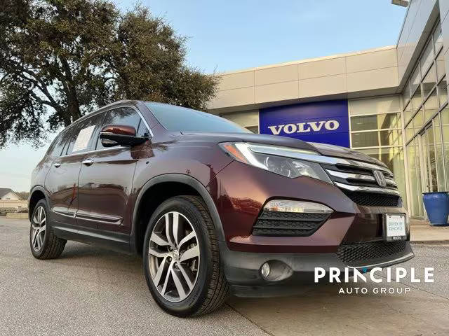 2017 Honda Pilot Touring FWD photo