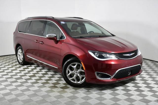 2017 Chrysler Pacifica Minivan Limited FWD photo