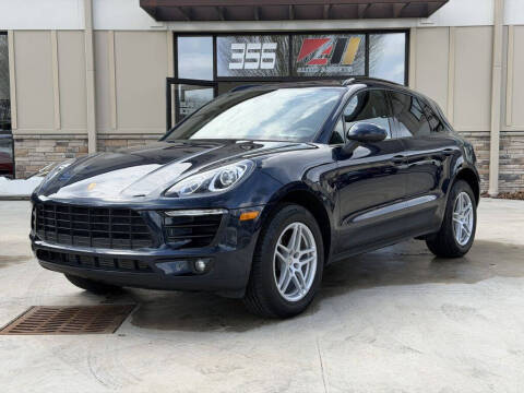 2017 Porsche Macan  AWD photo