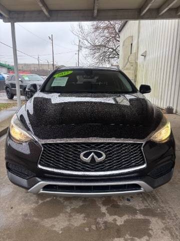 2017 Infiniti QX30 Luxury AWD photo