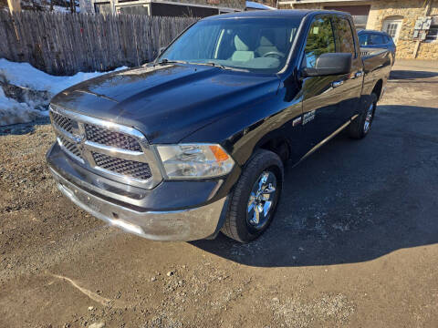 2017 Ram 1500 SLT 4WD photo