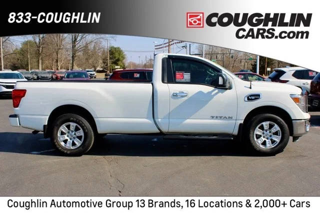 2017 Nissan Titan SV 4WD photo