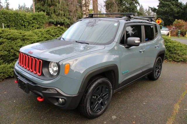 2017 Jeep Renegade Deserthawk 4WD photo