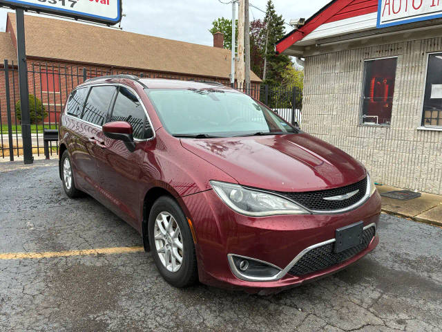2017 Chrysler Pacifica Minivan Touring Plus FWD photo