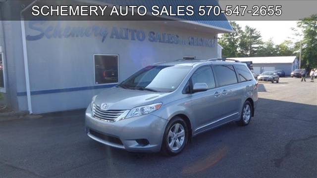 2017 Toyota Sienna LE FWD photo