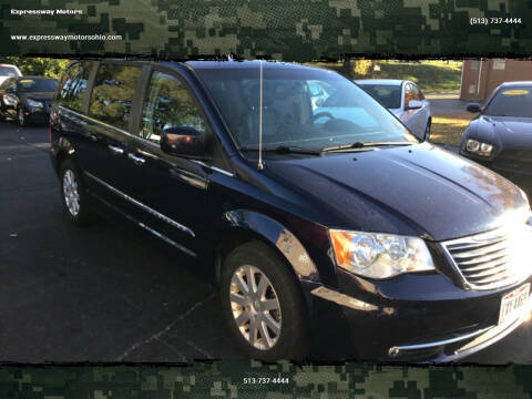 2015 Chrysler Town and Country Touring FWD photo